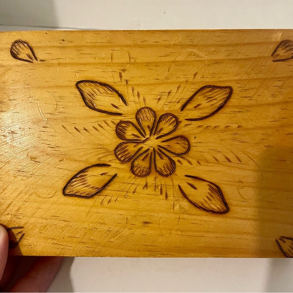 Vintage Hand Carved Pyrography  Wooden Jewelry Box Floral Design Felt Lined - Picture 3 of 10